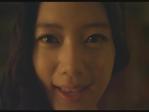 เลียหมวกของเธอและสนุ ...