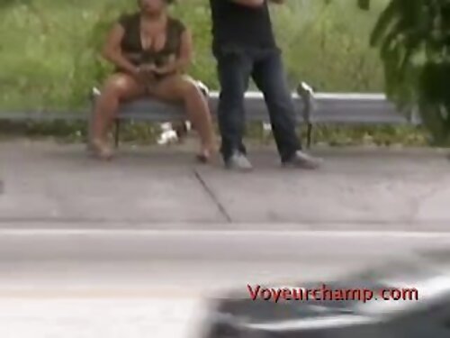 ทุกคนออกไป ฉันอยู่บ้ ...