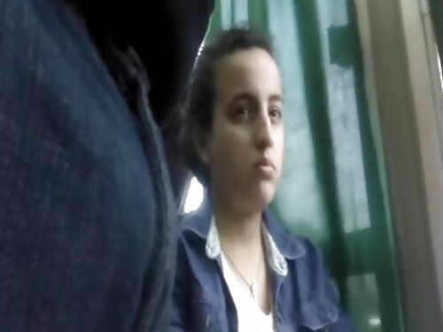 Dasha ในกระโปรงและถุ ...