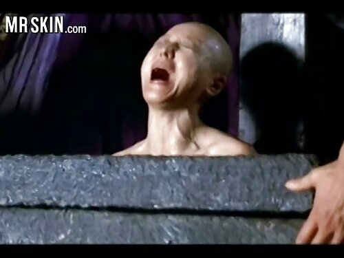 ก่อนที่ชายหนุ่มจะคืบ ...
